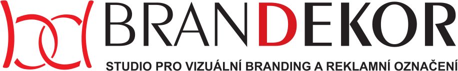 Podsvícené 3D logo v moderní kanceláři – reklamní označení a vizuální branding od BRANDEKOR